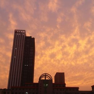 男人和女人日皮做爱男人爬女人身上舔皮图片视频
